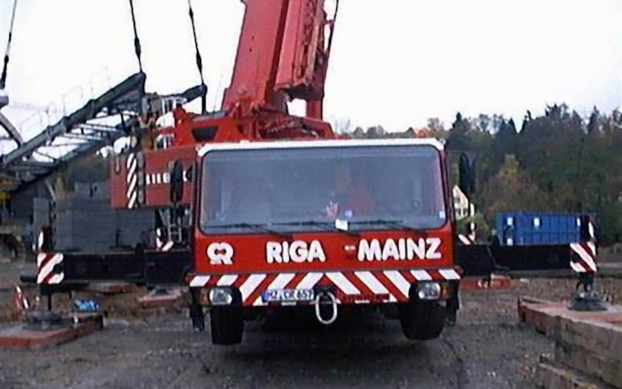 LTM 1160/2 Riga mit Zusatzballast - Copyright: www.olli80.de