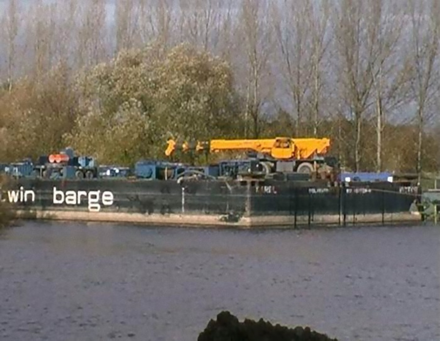 Sarens Pontons Karel und Victor - Copyright: www.olli80.de
