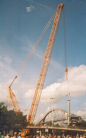 Sarens CC 2800 Hub einer Brückenstütze - Copyright: www.olli80.de