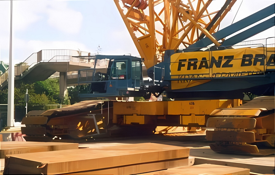 Sarens CC 2800 Zentralballast - Copyright: www.olli80.de