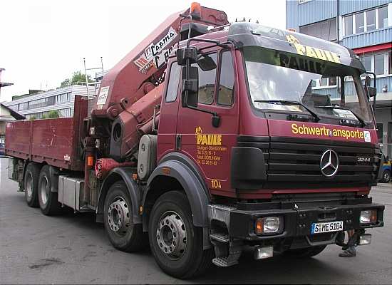 Paule vierachsiger MB SK 3244 Pritschen-LKW mit Ladekran - Copyright: www.olli80.de