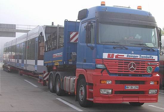 Usinger Trombetta beim Transport einer Straßenbahn