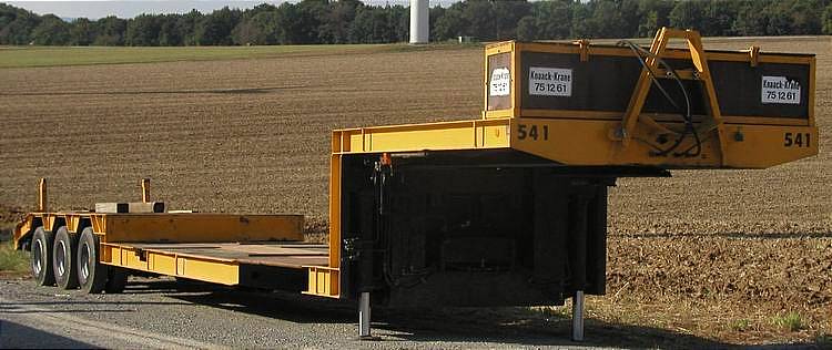 Knaack - Auflieger zum Transport von Gittermastteilen - Copyright: www.olli80.de