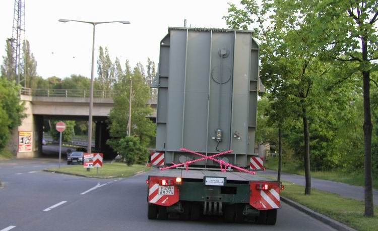 W. Mayer - Transport eines Trafos - Copyright: www.olli80.de