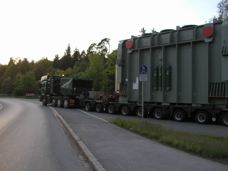 W. Mayer MAN F2000 beim Trafotransport - Copyright: www.olli80.de