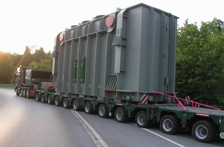 W. Mayer MAN F2000 beim Trafotransport - Copyright: www.olli80.de