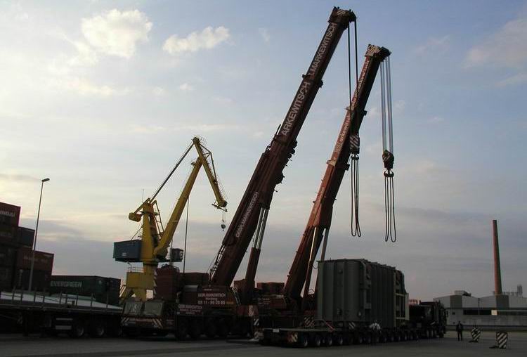 Ankunft Trafotransport am Schwerlastkai - Copyright: www.olli80.de