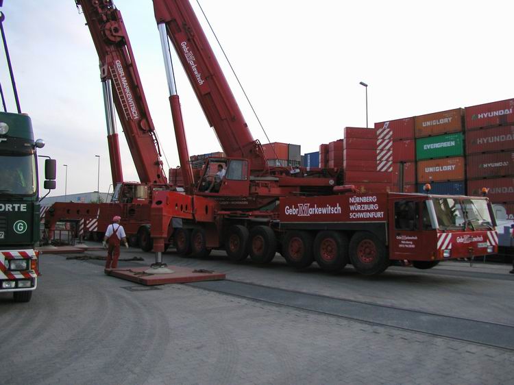 Blick auf die beiden Krane - Copyright: www.olli80.de