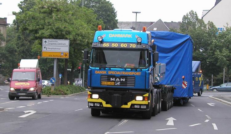Dansk MAN F 2000 mit Goldhoferachslinien