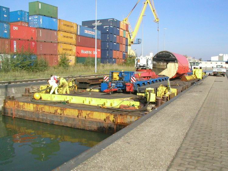 Ponton mit Generator