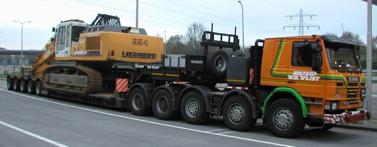 van der Vlist fünfachsige Scania mit Liebherr 954