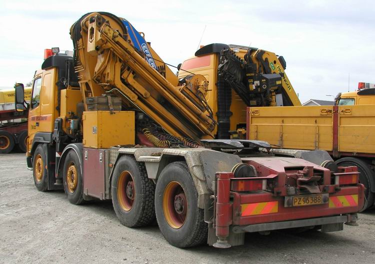 Vamdrup Volvo mit Effer 88 N 8S