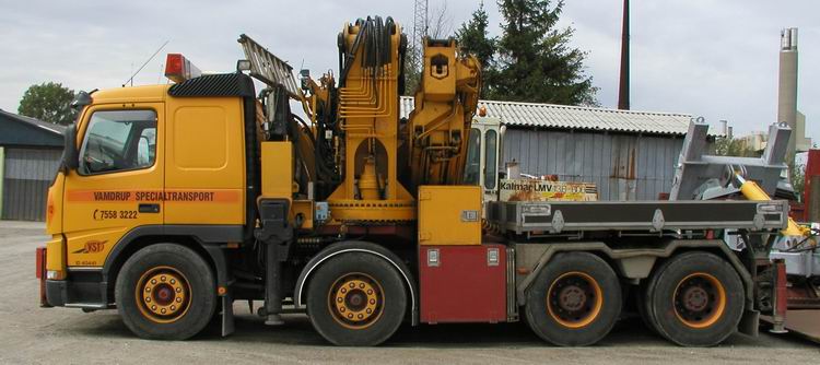 Vamdrup Volvo FM 12 mit Pritsche und Effer 88 N