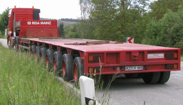 Riga MB Actros mit Goldhofer Auflieger