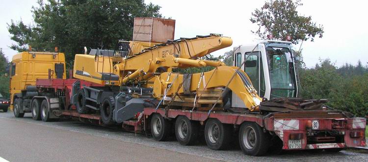 DAF XF 480 mit Liebherr 924 Litronic Umschlagbagger - Copyright: www.olli80.de