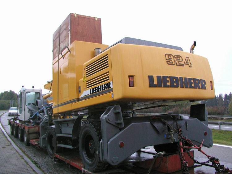 Liebherr 924 Litronic Umschlagbagger - Copyright: www.olli80.de