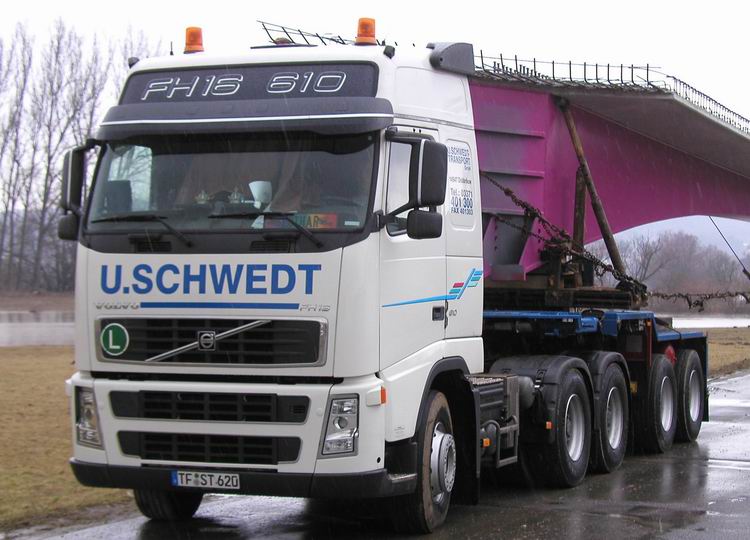 U. Schwedt Volvo FH 610 mit Dolly - Copyright: www.olli80.de