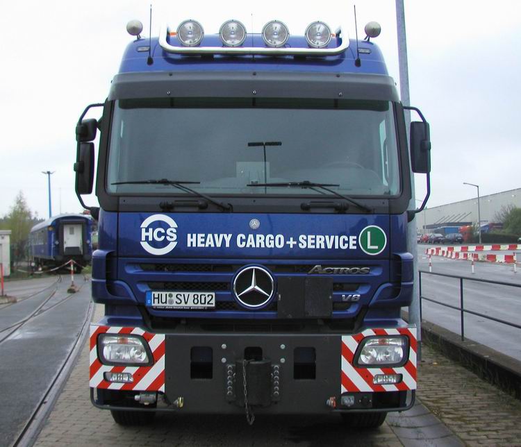 Frontansicht der Actros Titan von HCS - Copyright: www.olli80.de