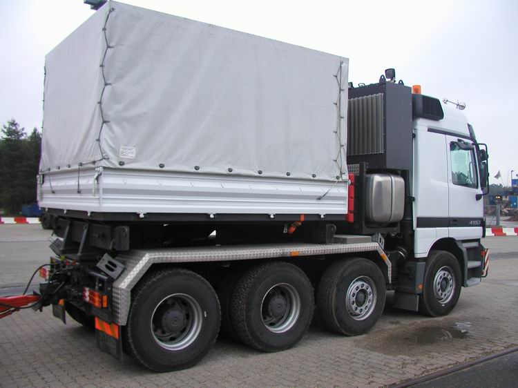 MB Actros Titan 4153 HCS - Copyright: www.olli80.de