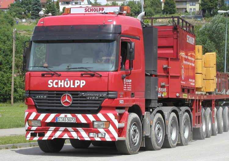 Actros Titan in voller Fahrt ;-) - Copyright: www.olli80.de