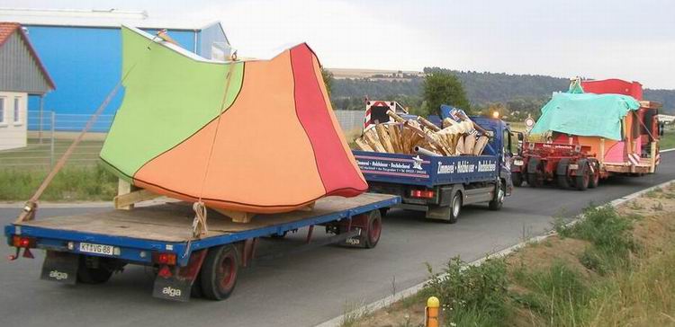 Heckansicht der beiden Tiefladefahrzeuge - Copyright: www.olli80.de