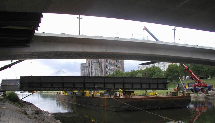 Brücke auf dem Ponton - Copyright: www.olli80.de