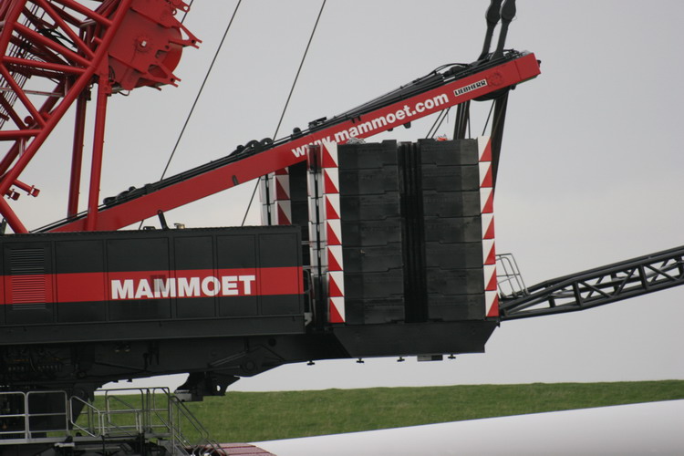 Mammoet Liebherr LR 11350 A-Bock - Copyright: www.olli80.de