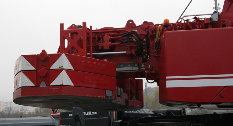 Verschiebbarer Ballast des LTM 1450-7.1 von Saller - Copyright: www.olli80.de