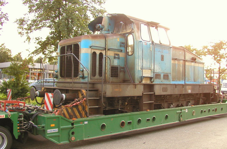 Kübler Scheuerle Achslinien mit Greiner Tiefbett und Diesellokomotive - Copyright: www.olli80.de