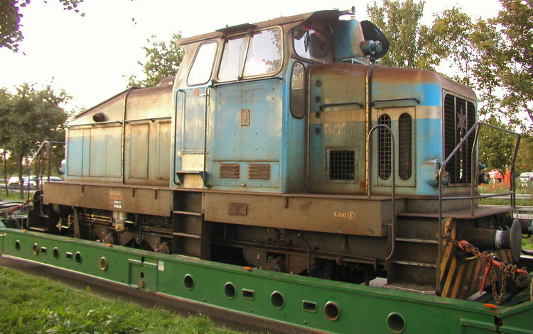 Kübler Scheuerle Achslinien mit Greiner Tiefbett und Diesellokomotive - Copyright: www.olli80.de