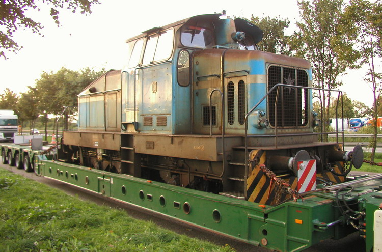 Kübler Scheuerle Achslinien mit Greiner Tiefbett und Diesellokomotive - Copyright: www.olli80.de