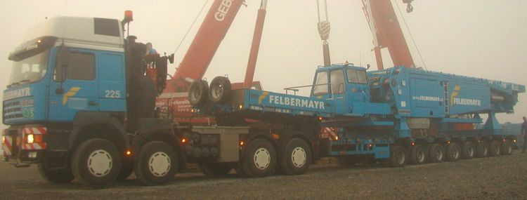 LG 1750 Oberwagen auf Goldhofer Semiauflieger Felbermayr - Copyright: www.olli80.de