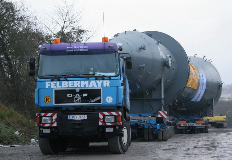 Felbermayr ÖAF 48.792 mit Kolonne - Copyright: www.olli80.de