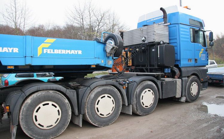 Felbermayr MAN TGA 41.530 mir Faymonville Semiauflieger- Copyright: www.olli80.de