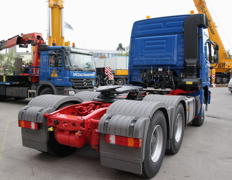 Schmidbauer MB Actros MP II 3348 - Copyright: www.olli80.de