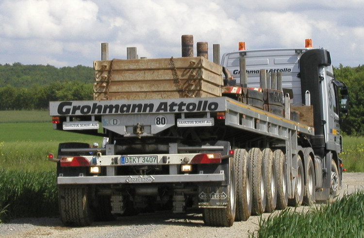 Grohmann MB Actros 3354 mit Nooteboom fünfachsigem Ballastauflieger - Copyright: www.olli80.de