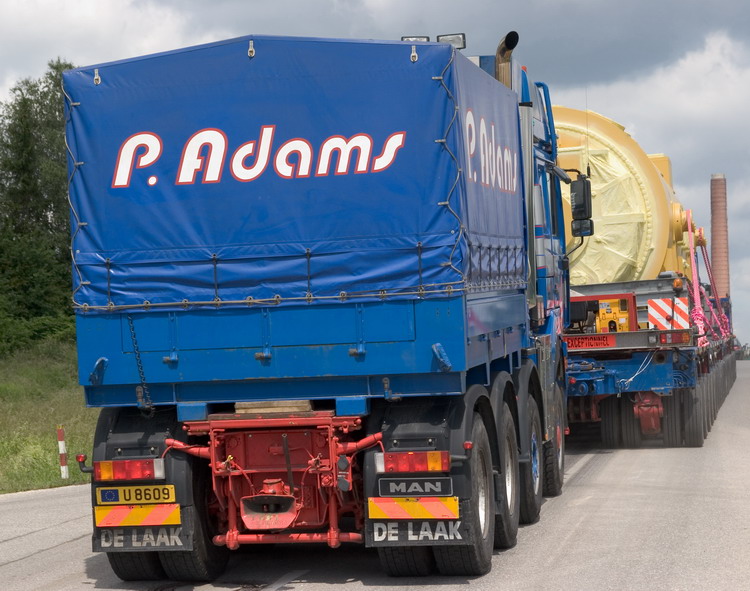 Adams MAN mit Goldhofer THPs und Generator