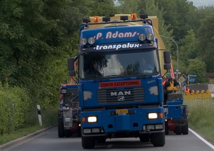 Adams MAN mit Goldhofer THPs und Generator