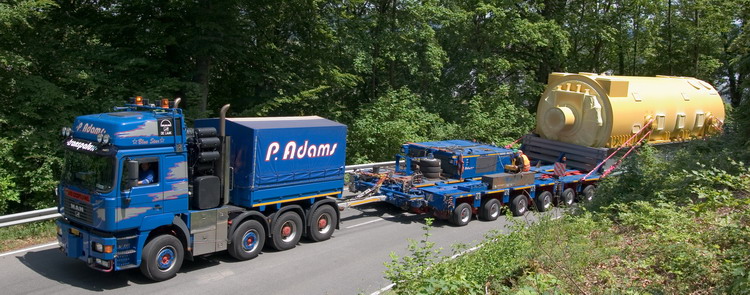 Adams MAN mit Goldhofer THPs und Generator