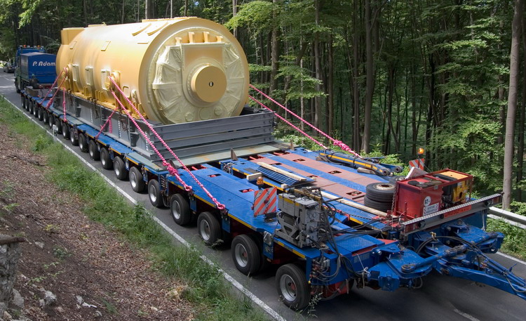 Adams MAN mit Goldhofer THPs und Generator