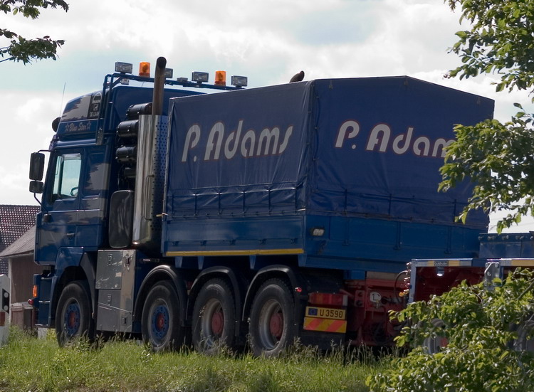 Adams MAN mit Goldhofer THPs und Generator