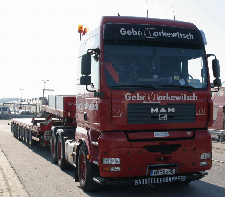 Markewitsch MAN TGA mit achtachsigem Nooteboom Semitrailer