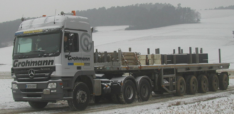 MB Actros 3354 Grohmann mit Nooteboom Ballastauflieger - Copyright: www.olli80.de