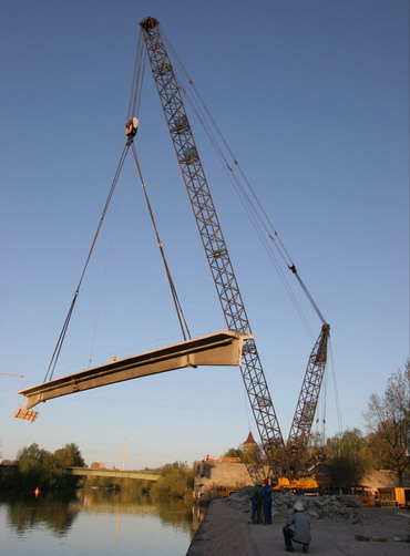 Brückendemontage in Ochsenfurt mit dem Gottwald AK 850-103 GT von Schmidbauer - Copyright: www.olli80.de