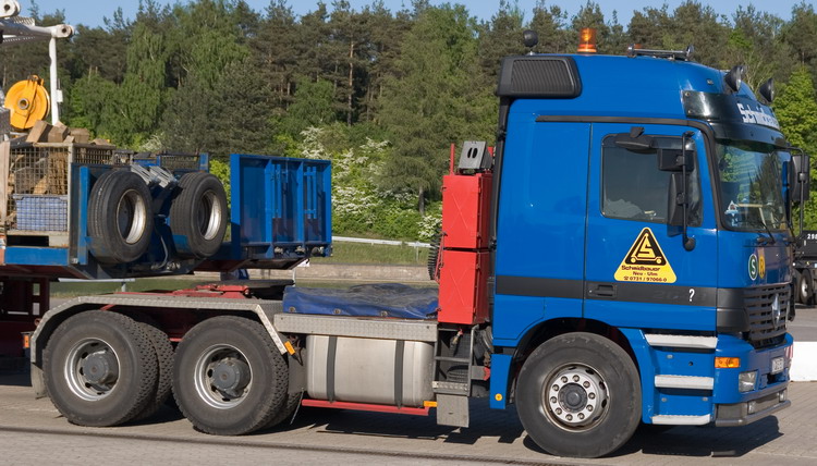 Seitenansicht Schmidbauer Actros MP 2 - Copyright: www.olli80.de