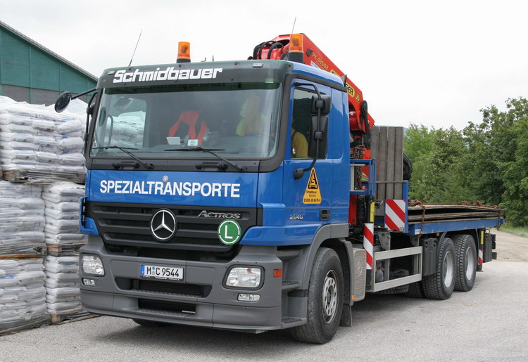 Schmidbauer Actros MP 2 2646 - Copyright: www.olli80.de