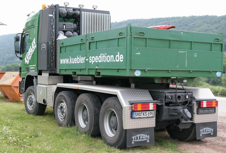 Kübler Actros MP 2 Titan Heckansicht - Copyright: www.olli80.de