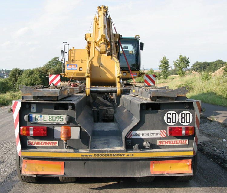 Geser Scheuerle Tiefbettauflieger mit CAT 385