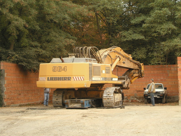 Heckansicht Liebherr 964