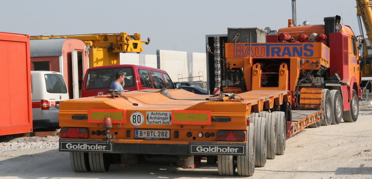 Bautrans MB SK 3553 mit Goldhofer Tiefbettauflieger